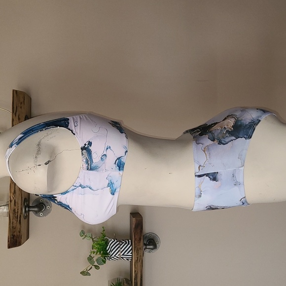 Marble Patterned Bikini - Picture 4 of 7